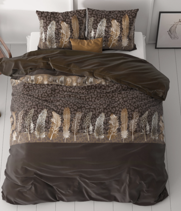 Fjer på chokoladebrun baggrund - 100% polyester